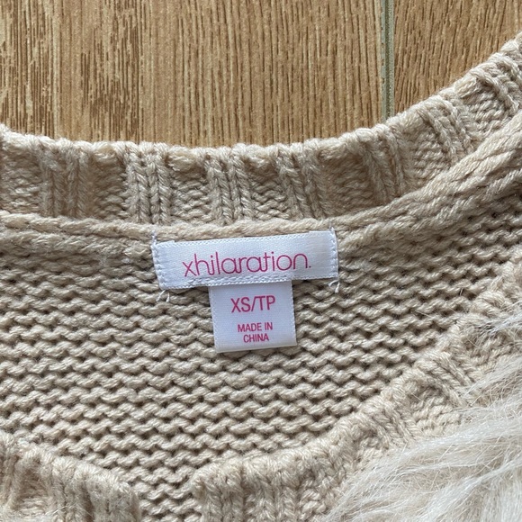 Womens white fake fur sleeveless sweater size XS - Picture 3 of 3